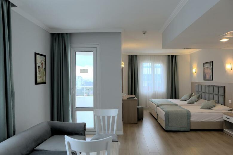 Hotel Adonis
