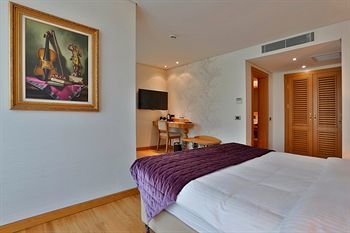 Queen Hotel & Spa
