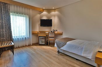 Queen Hotel & Spa