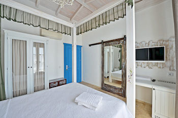 Bay C Hotel