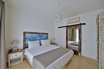 Bay C Hotel