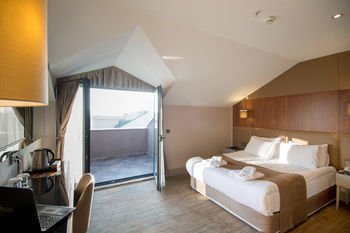 Hotel Gk Regency Suites
