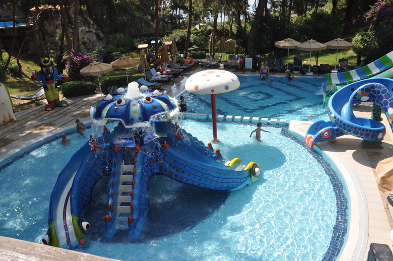 Utopia World Hotel