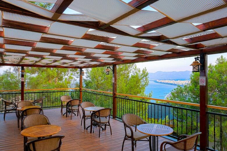 Utopia World Hotel