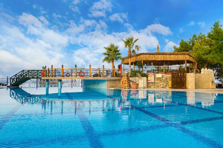 Utopia World Hotel