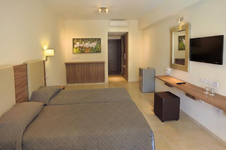 Hotel Nelia Gardens