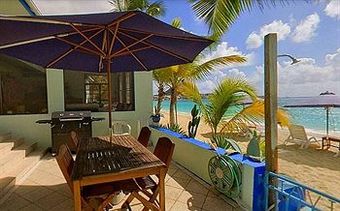 Azure Hotel And Art Studio