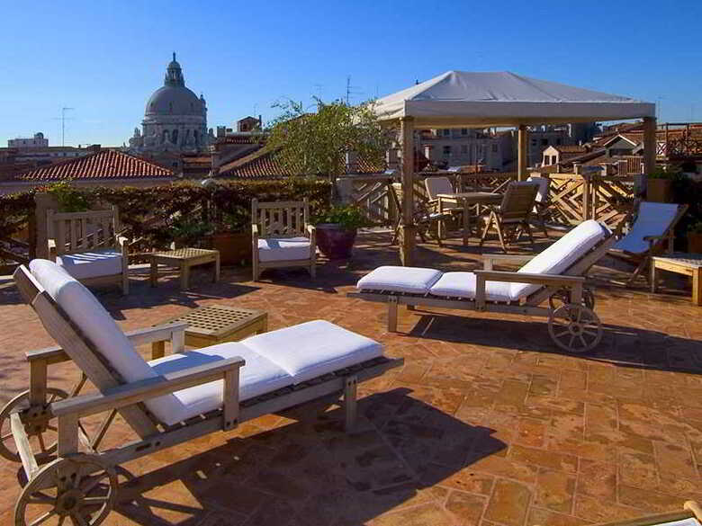 Hotel Saturnia & International