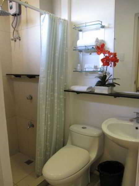 Hotel 878 Libis