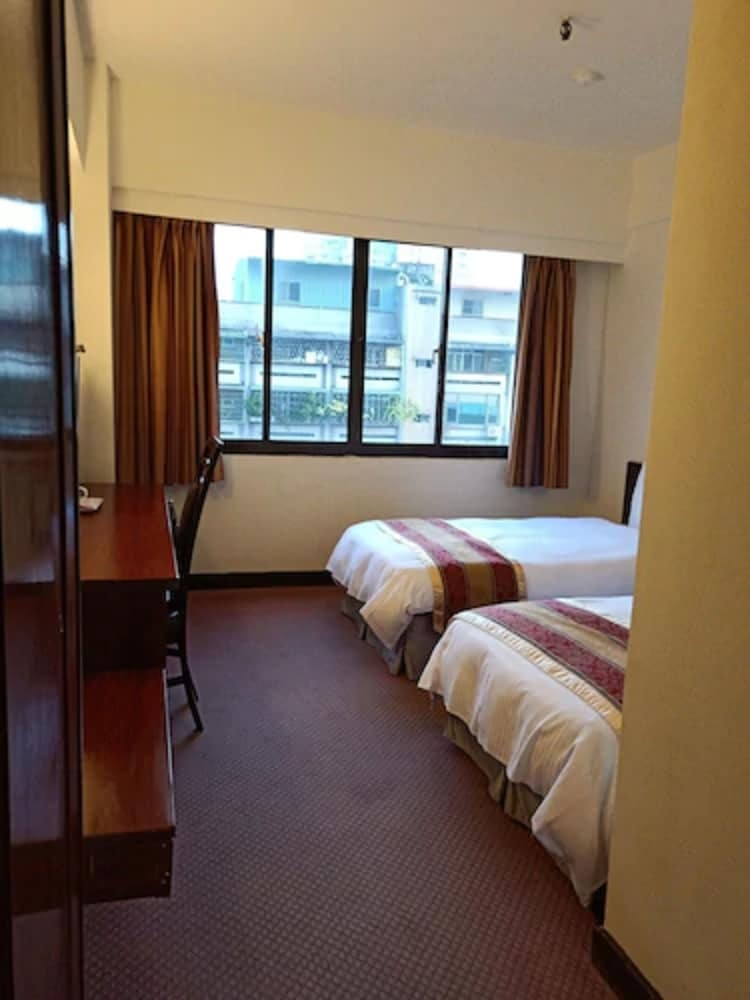 Jen Dow International Hotel