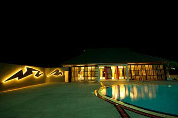 Hotel Lakeside Chalet By Mida