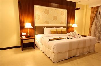 Thai Thani Pool Villa Resort