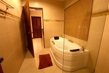 Thai Thani Pool Villa Resort