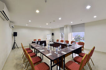 Hotel Whiz Prime Cifest-cikarang