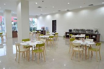 Hotel Whiz Prime Cifest-cikarang