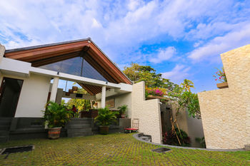 Royal Kriyamaha Villa
