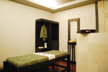 Harmoni Suites Hotel