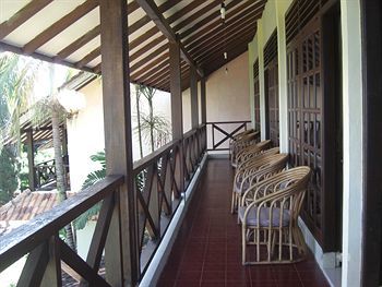 Pandu Lakeside Hotel Tuktuk
