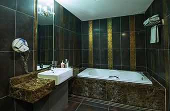 Hotel S