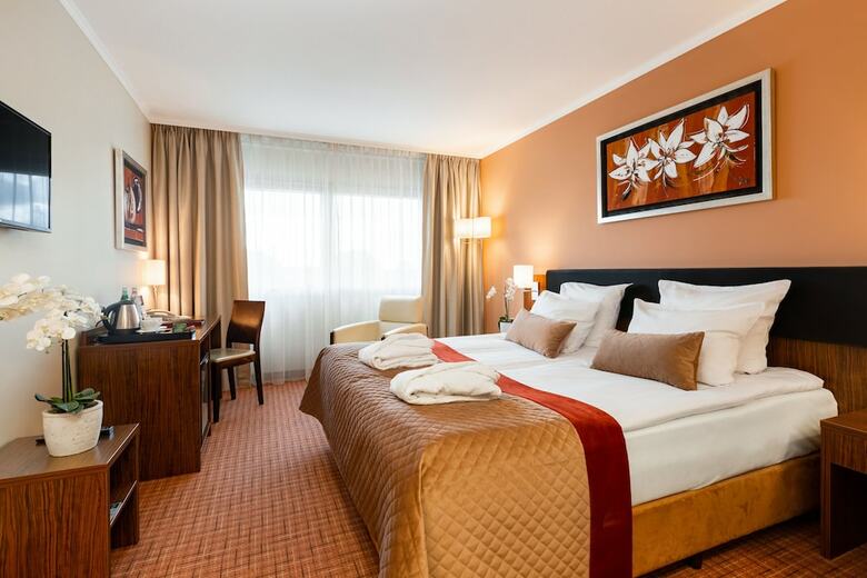 Avalon Hotel