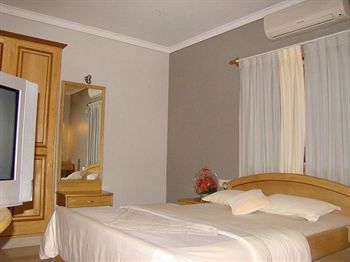 Hotel Bluemoon Log Inn