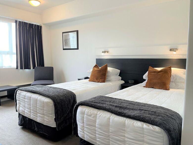 Bay Plaza Hotel