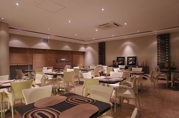 Hotel 2001