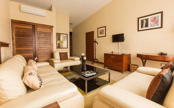 Hotel Humura Resort