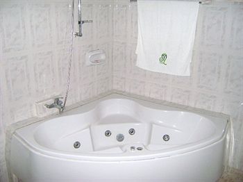 Hotel East Airport Guesthouse