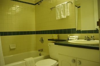 Hotel Airport Traveller's Inn