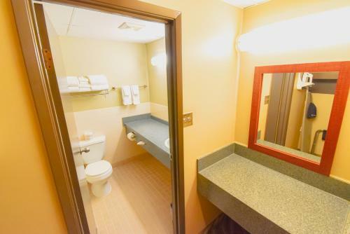 Hotel Canad Inns Destination Centre Garden City