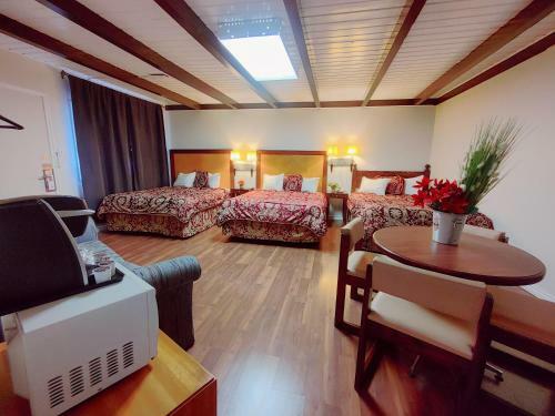 Motel Kootenay Country Inn