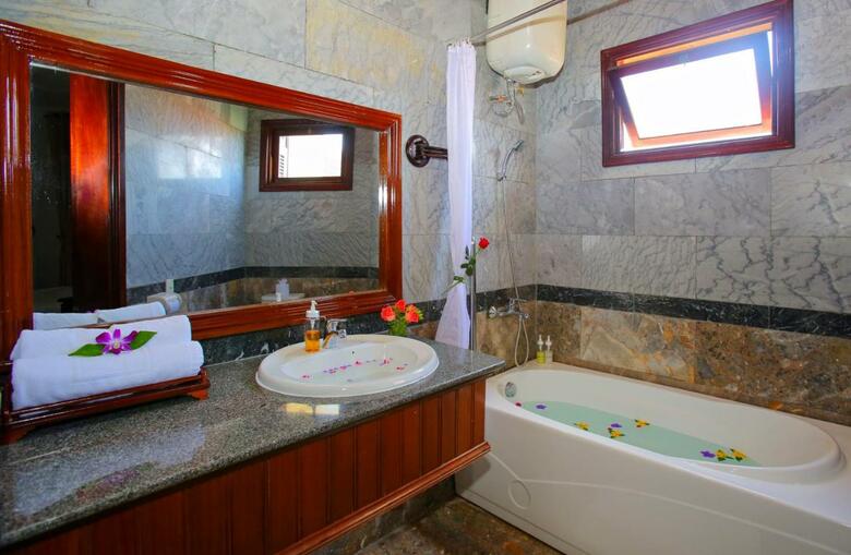 Hotel Lotus