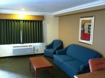 Motel Walnut Inn & Suites
