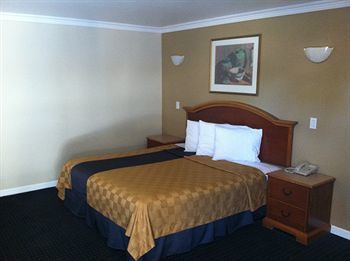 Motel Walnut Inn & Suites