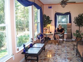 Little English Guesthouse Bed And Breakfast