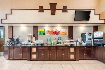 Hotel Quality Inn & Suites