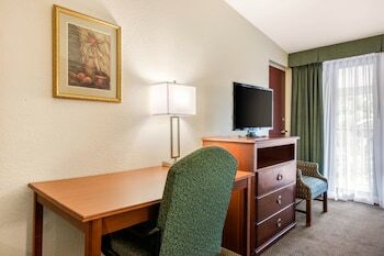 Hotel Quality Inn & Suites