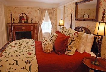 Bed & Breakfast Bee And Thistle Inn