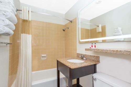 Hotel Howard Johnson Express Inn - Colorado Springs