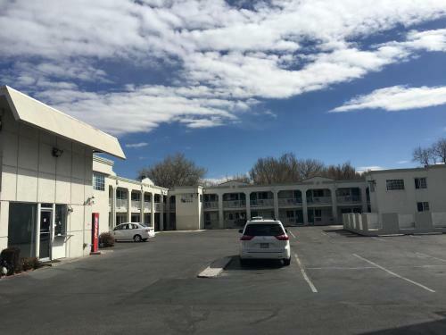 Hotel Howard Johnson Express Inn - Colorado Springs