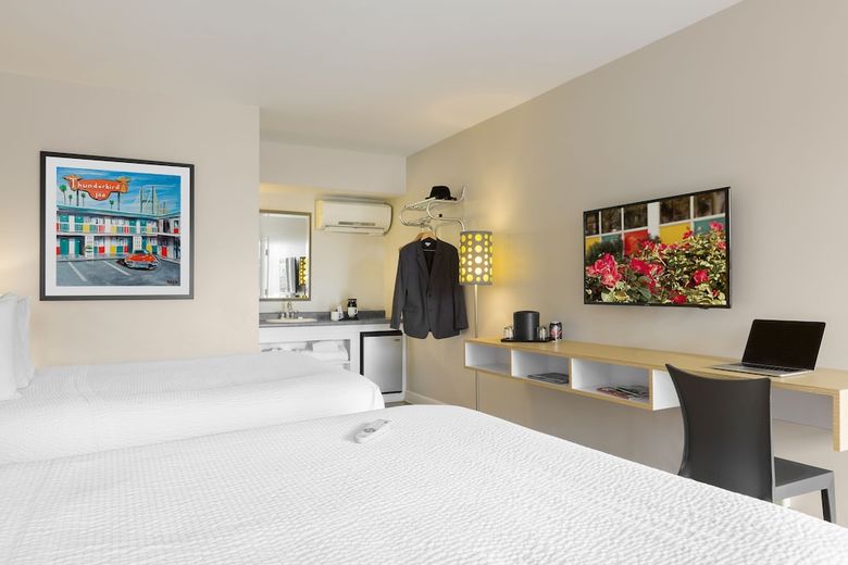 Hotel Thunderbird Inn