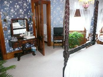 Squiers Manor B&B