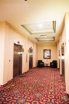 La Crystal Hotel