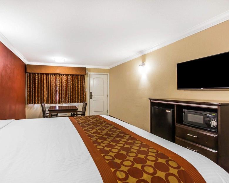 Motel Rodeway Inn & Suites