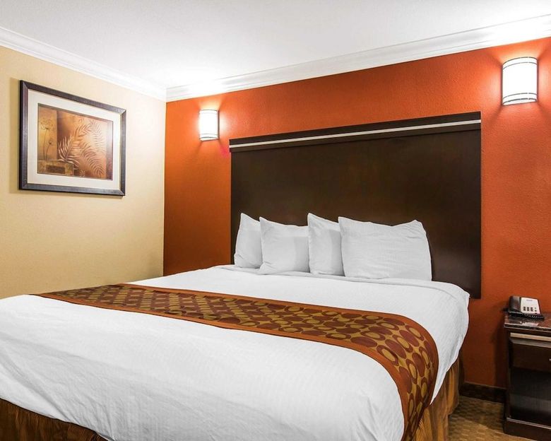 Motel Rodeway Inn & Suites