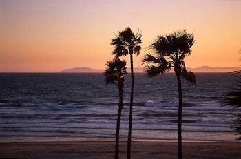 Hostal Dorymans Oceanfront Inn