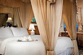 Hostal Dorymans Oceanfront Inn