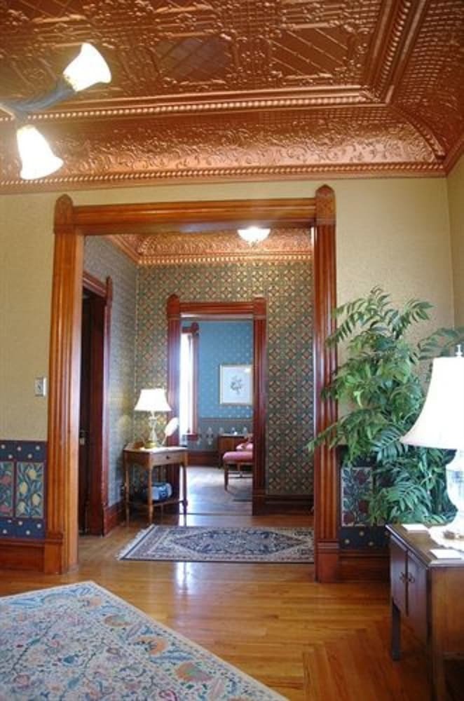 Nauvoo Grand Bed & Breakfast