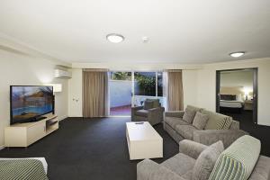 Australis Sovereign Hotel